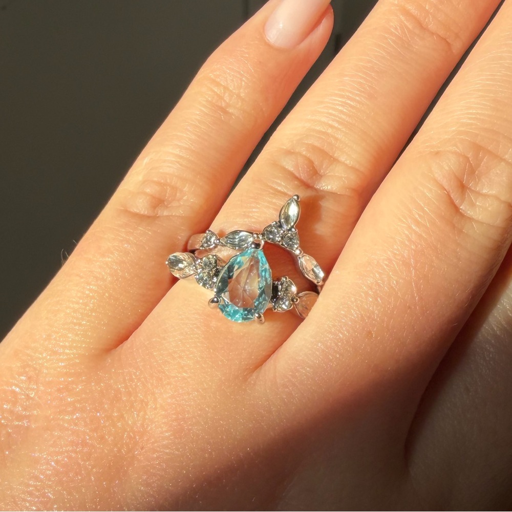 Elegant Silver and Blue Teardrop Ring Set Engaged Wedding